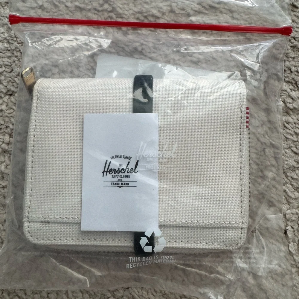NWT Herschel Supply Co. Tyler RFID Wallet in Whitecap Grey